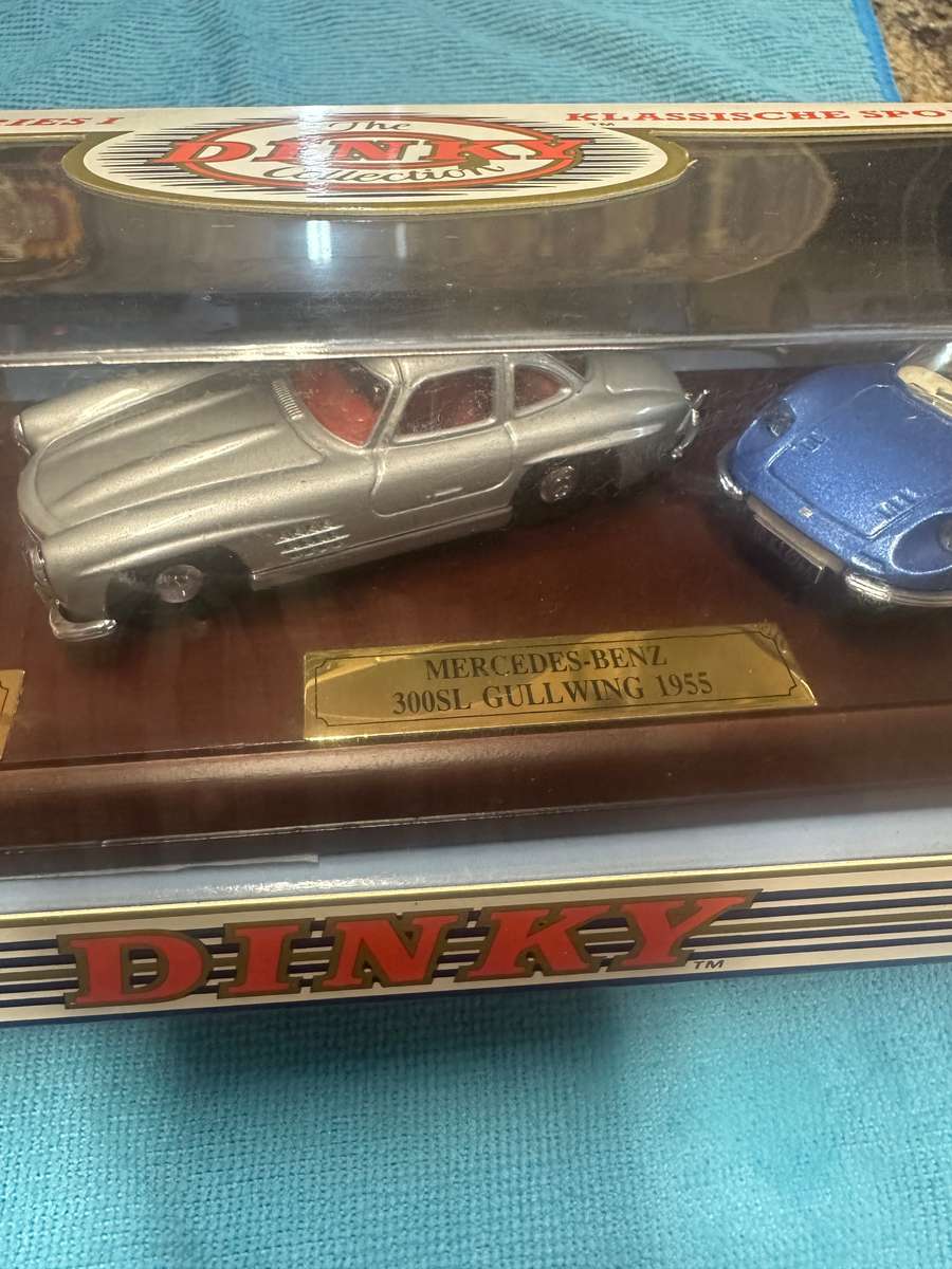 DINKY TOYS