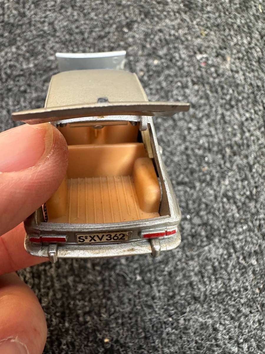 DINKY TOYS