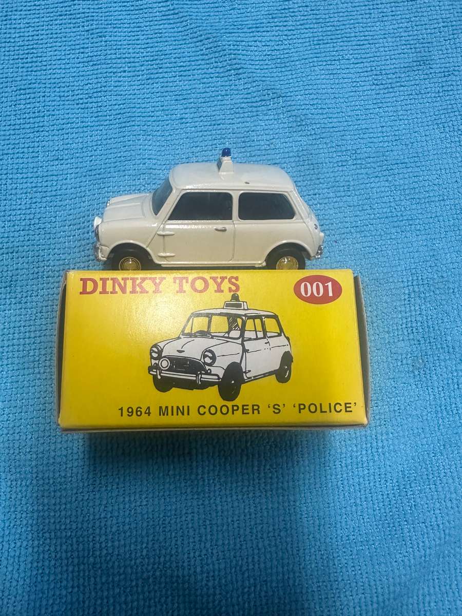 DINKY TOYS