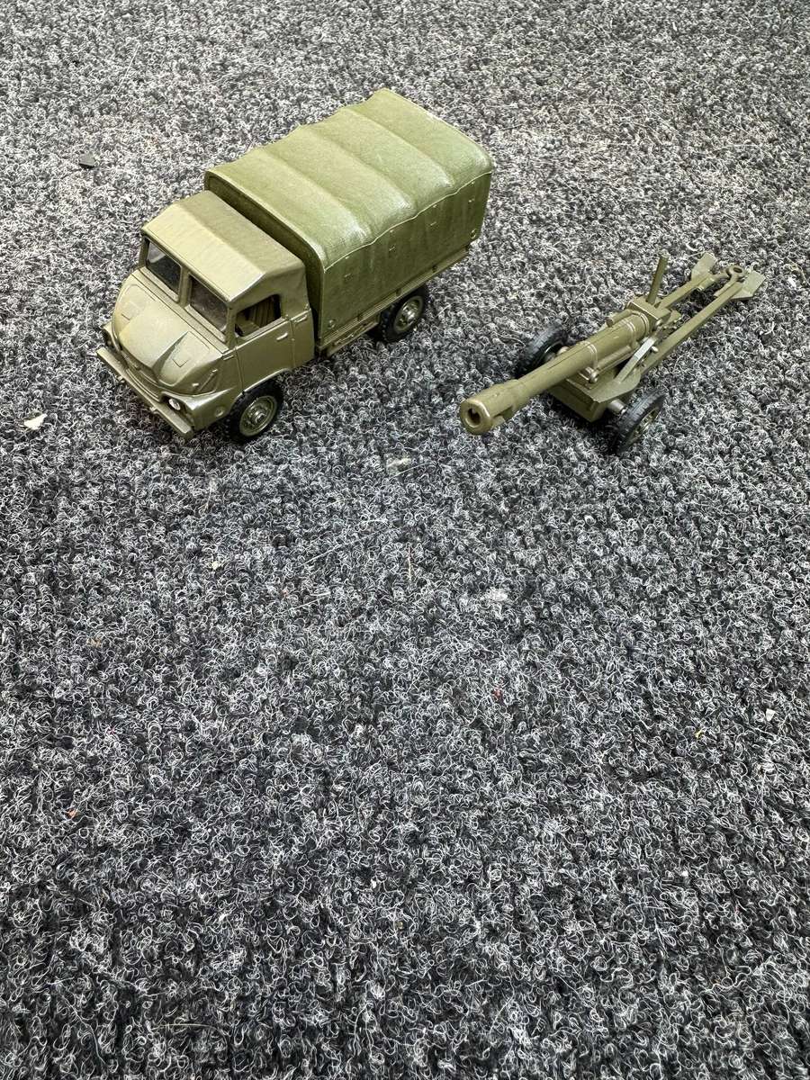 DINKY TOYS