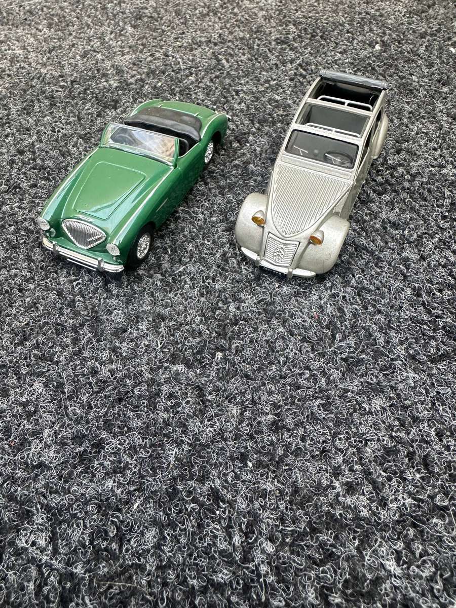 DINKY TOYS