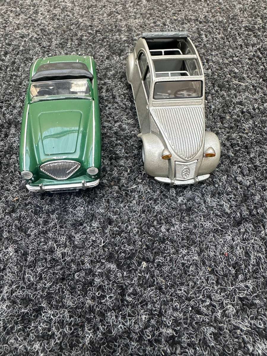 DINKY TOYS