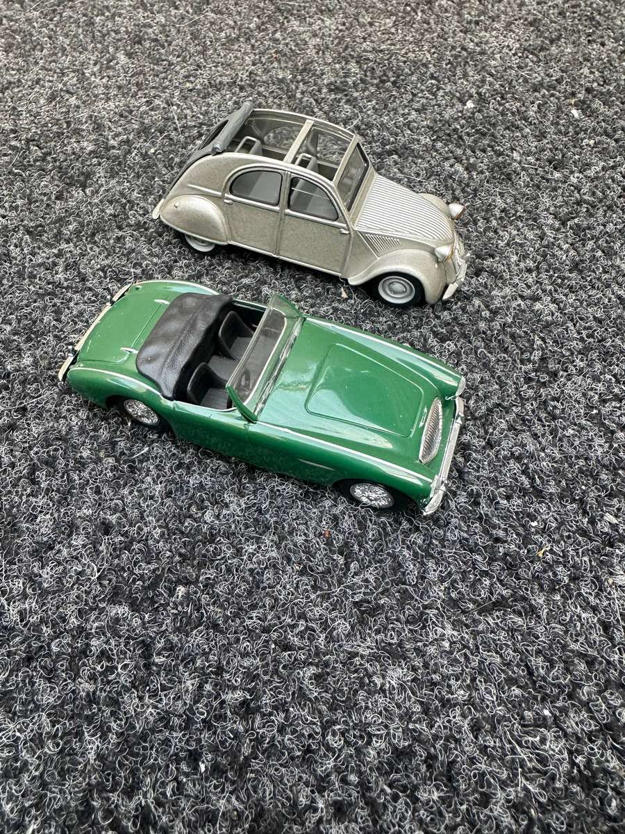 DINKY TOYS