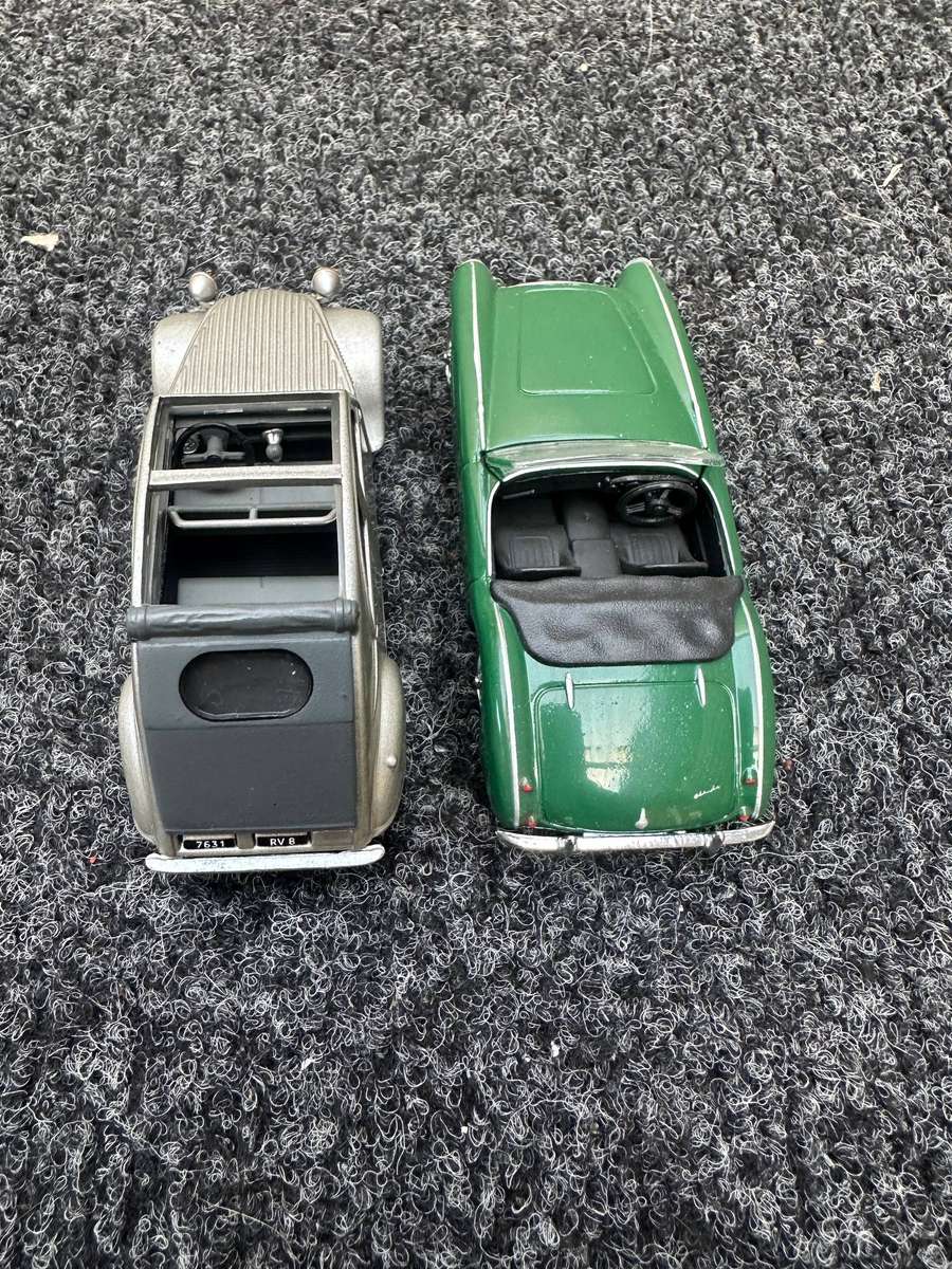 DINKY TOYS