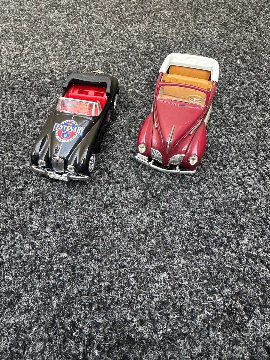 DINKY TOYS