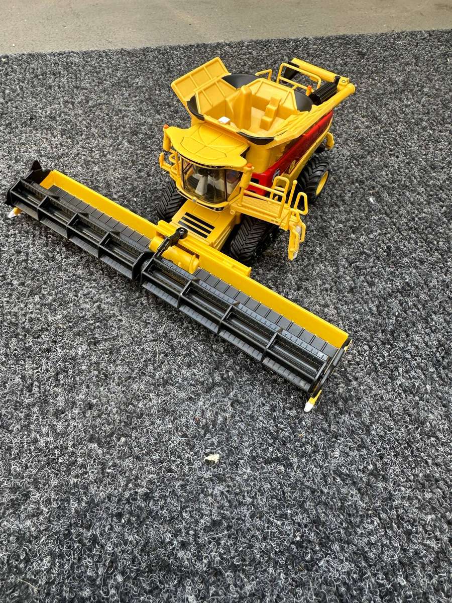 NEW HOLLAND HARVESTER