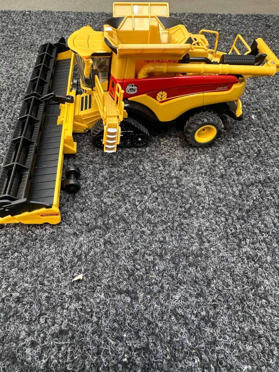 NEW HOLLAND HARVESTER