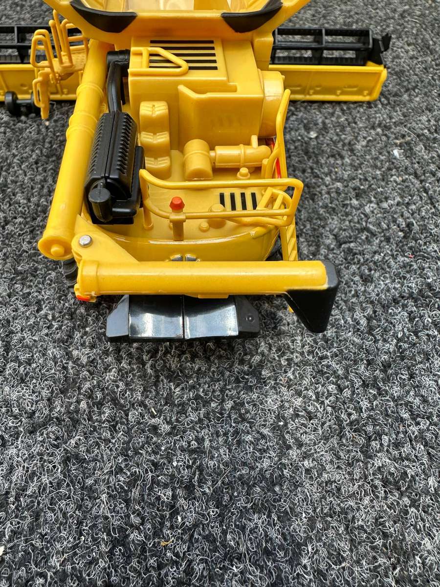 NEW HOLLAND HARVESTER
