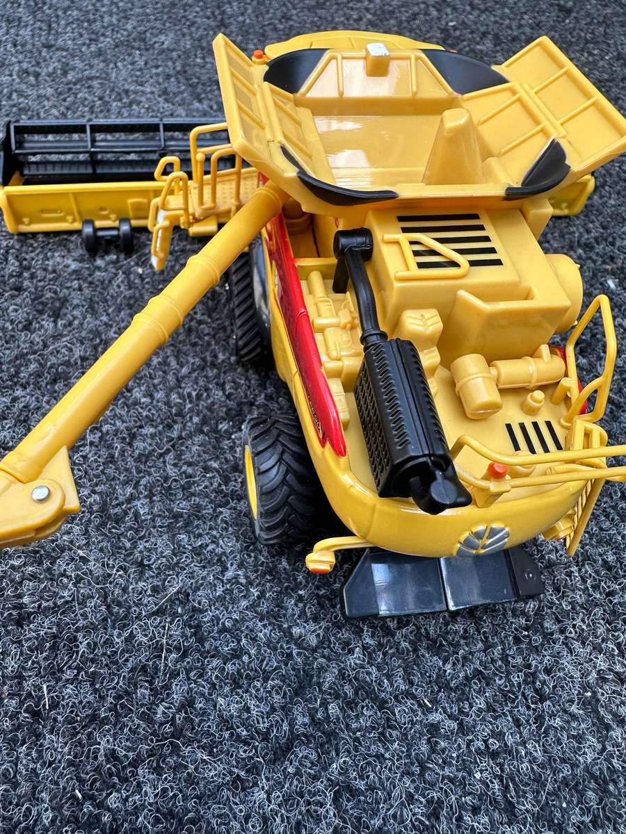 NEW HOLLAND HARVESTER