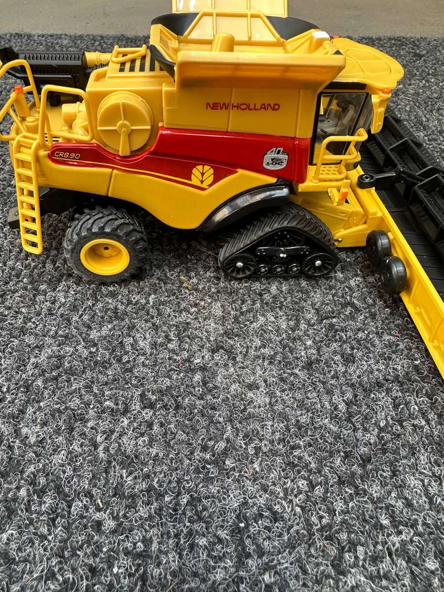 NEW HOLLAND HARVESTER