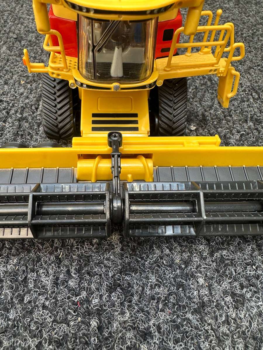 NEW HOLLAND HARVESTER