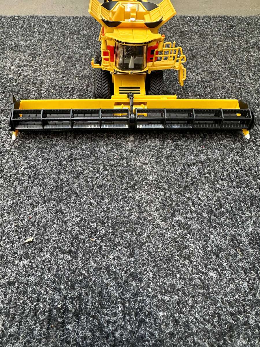 NEW HOLLAND HARVESTER