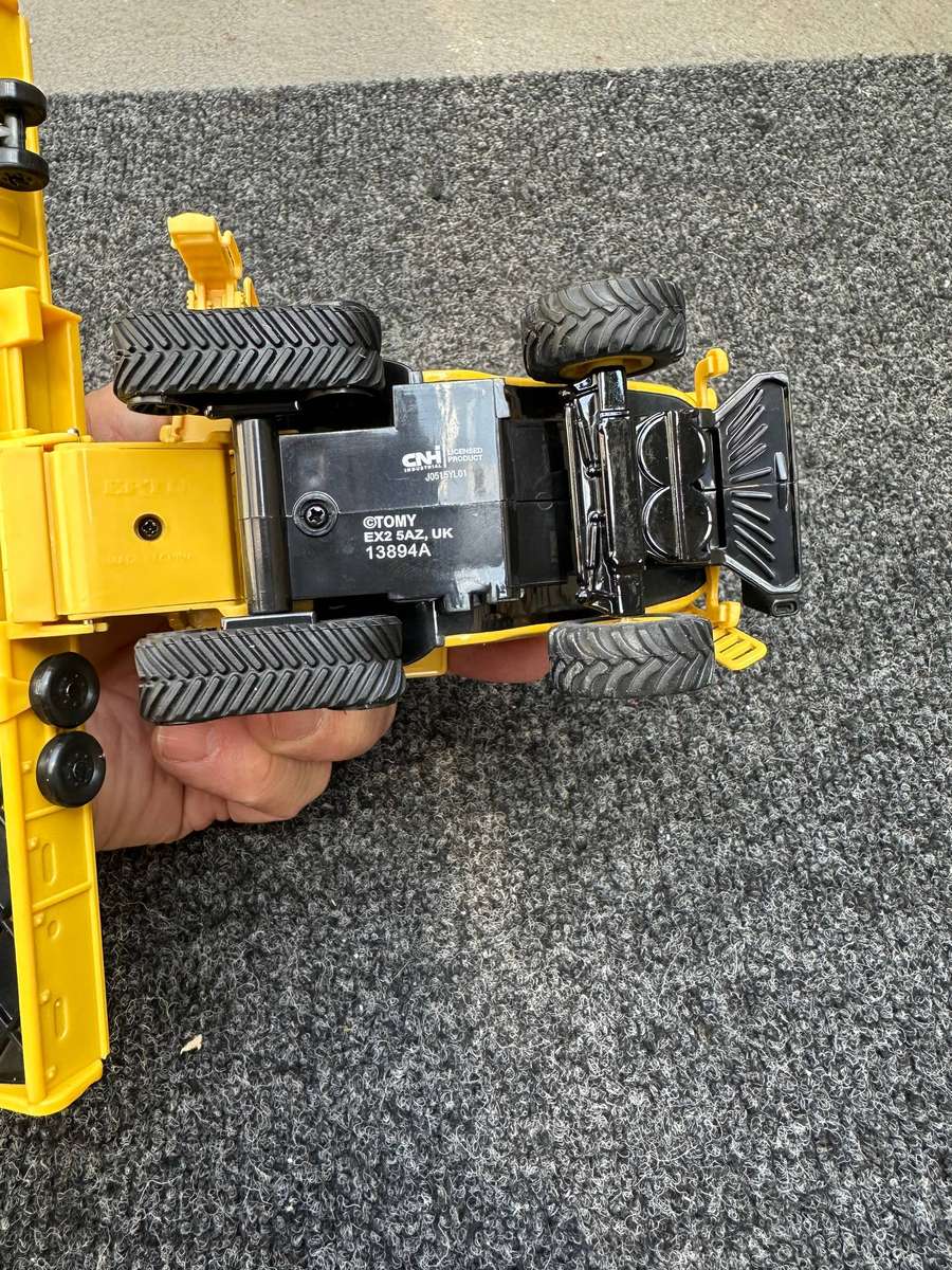 NEW HOLLAND HARVESTER