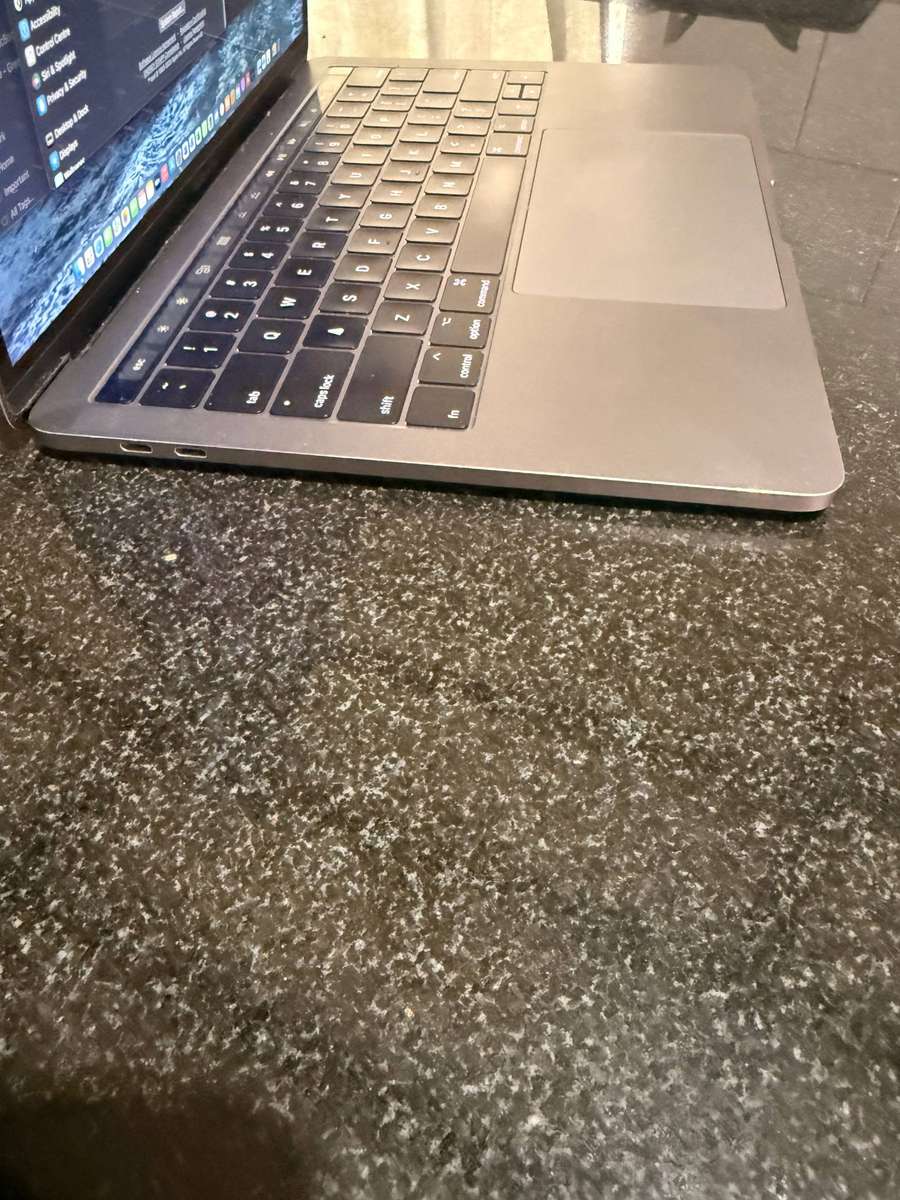 2017 Macbook Pro Touchbar 512gb