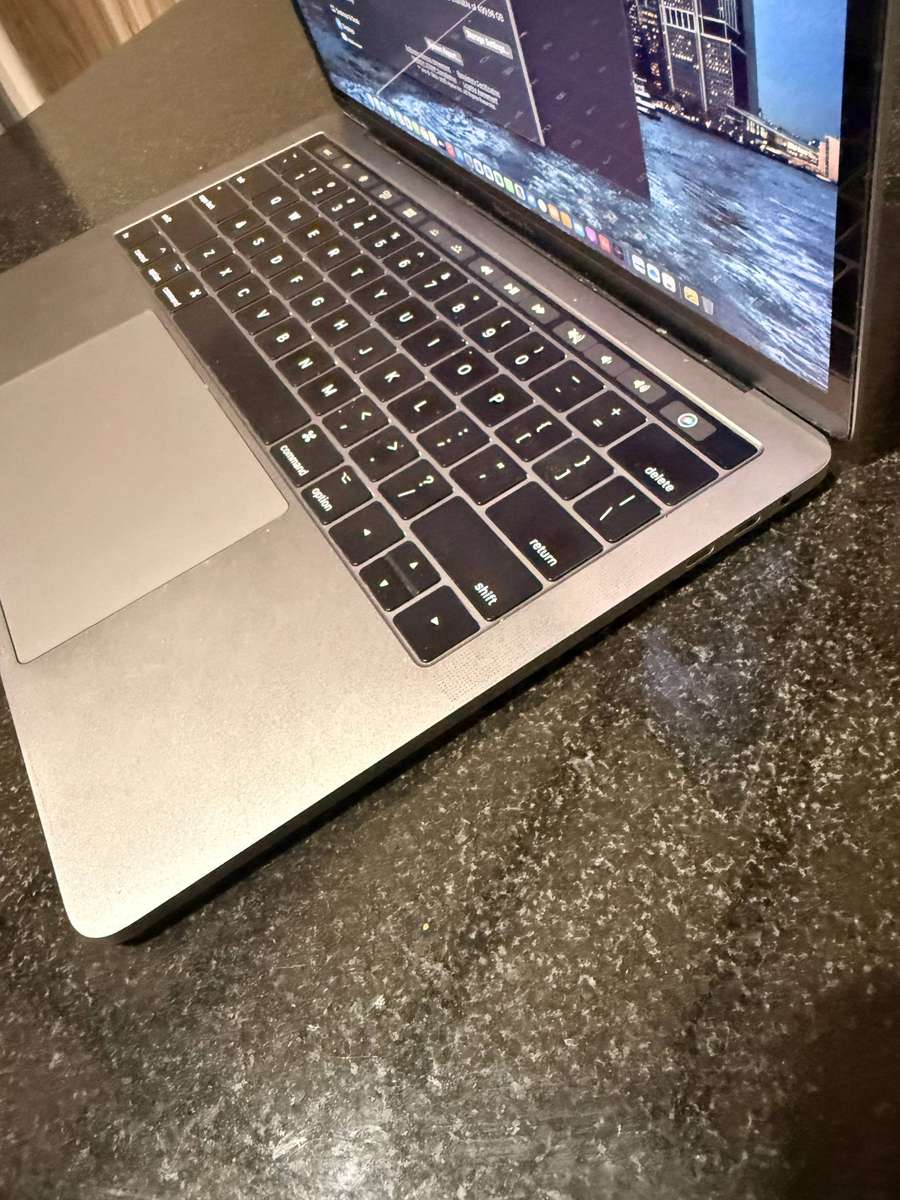 2017 Macbook Pro Touchbar 512gb