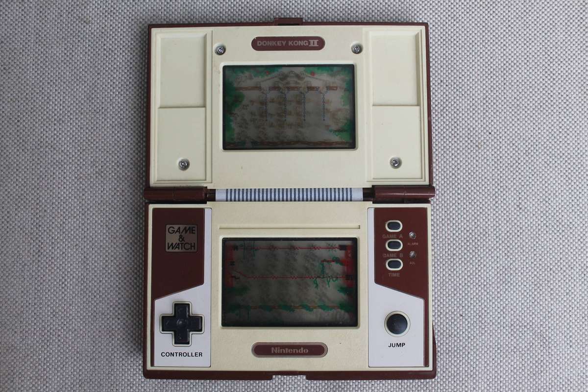 Game & Watch Donkey Kong II (broken)