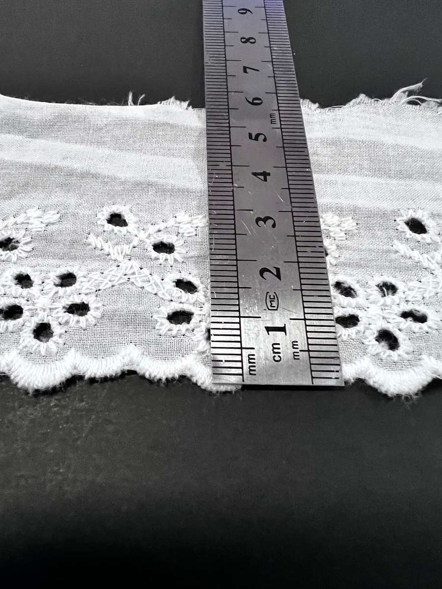 Assorted mixed bundle Anglaise and other lace / trim (mainly white, pink and red)