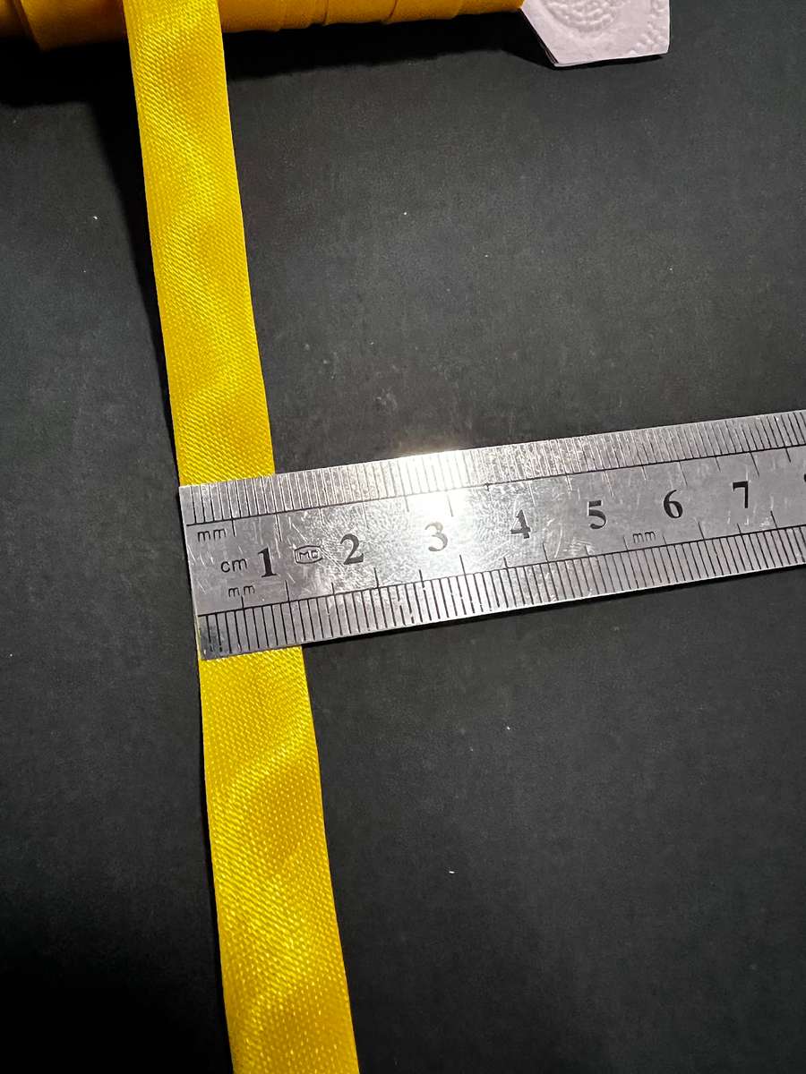 Mixed bundle of yellow bias binding