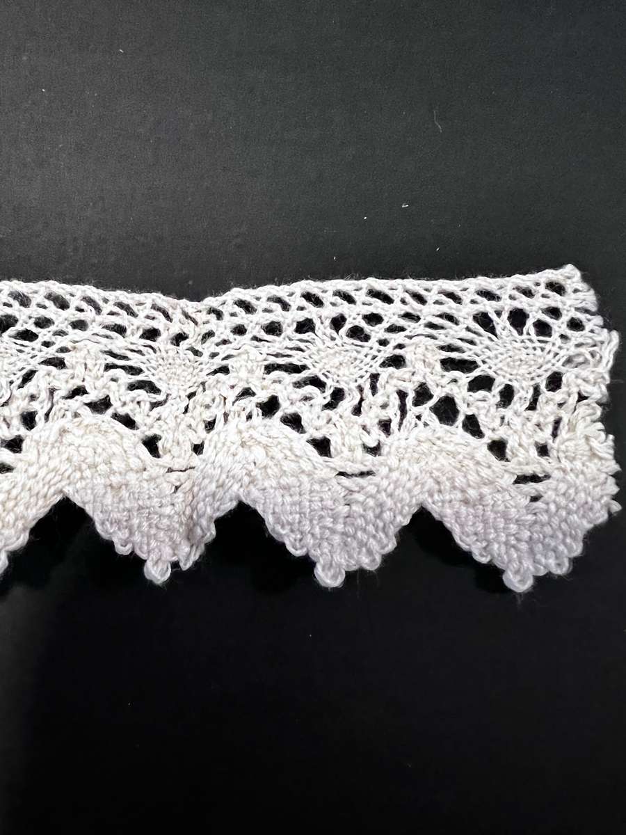 Vintage crochet style beige lace / trim
