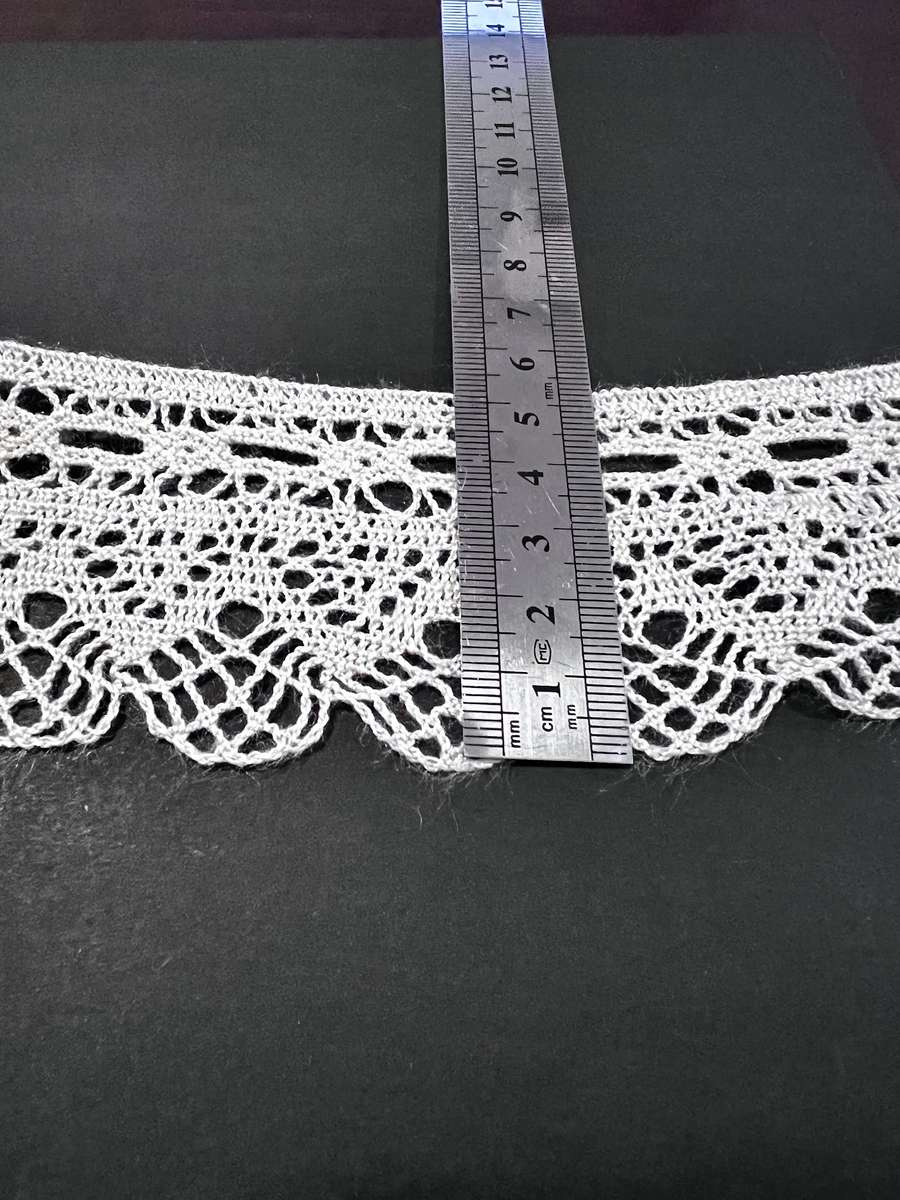 Vintage crochet style beige lace / trim
