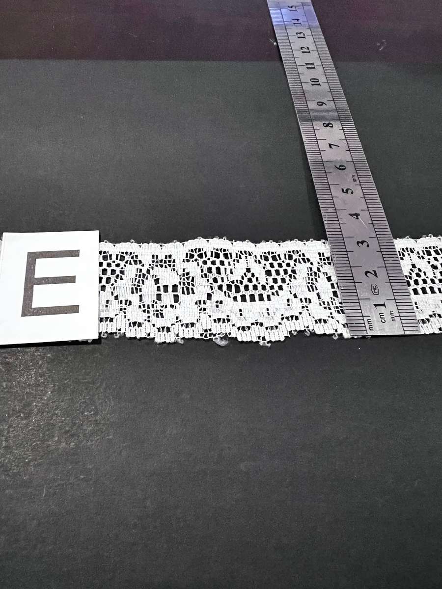 Assorted bundle of lace / trim (light coloured)