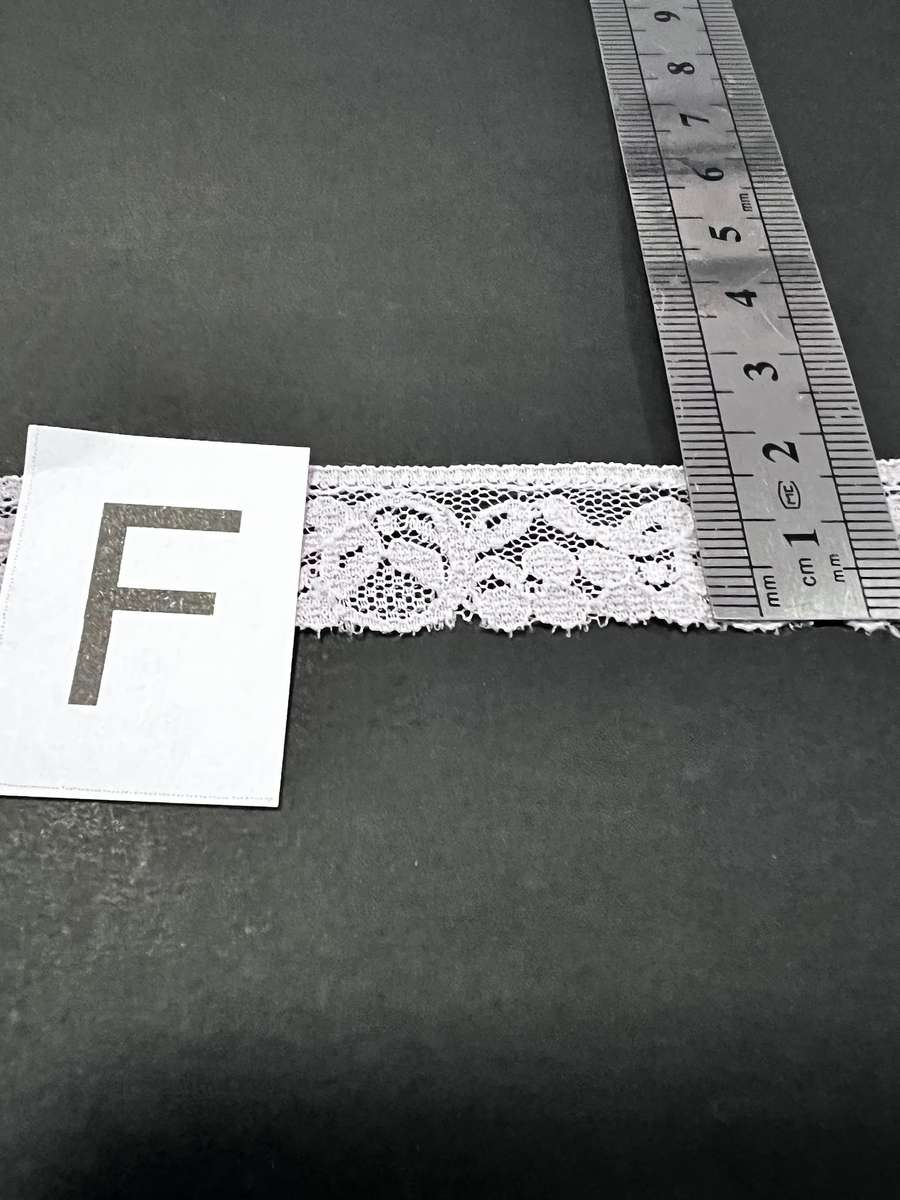 Assorted bundle of lace / trim (light coloured)