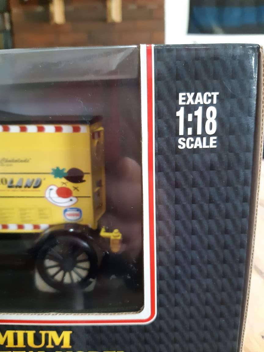 Ford Model T Delivery Truck. Scale 1:18 .Die Cast.
