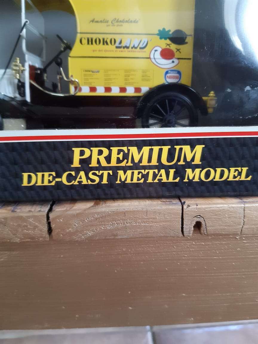 Ford Model T Delivery Truck. Scale 1:18 .Die Cast.