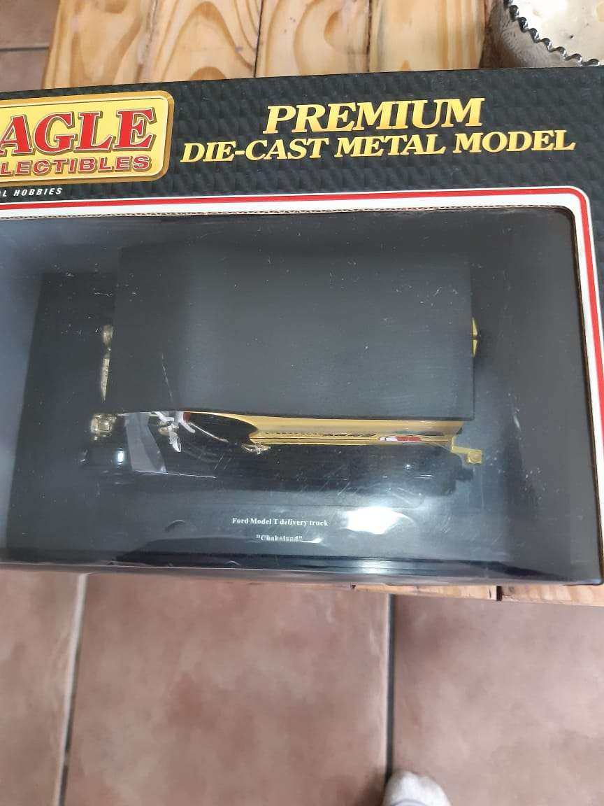 Ford Model T Delivery Truck. Scale 1:18 .Die Cast.