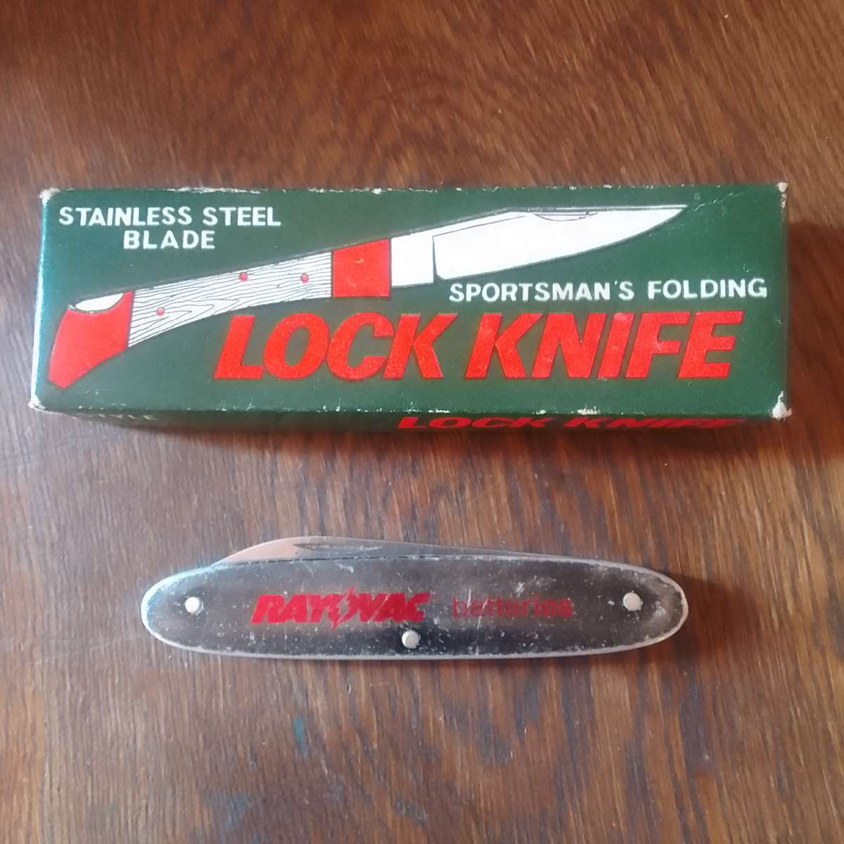 Pocket knives...1 x Victorinox.