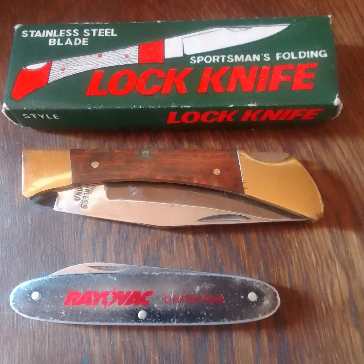 Pocket knives...1 x Victorinox.