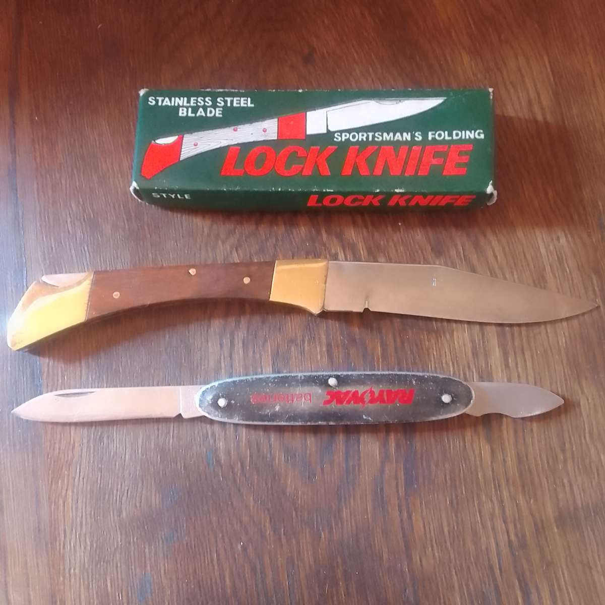 Pocket knives...1 x Victorinox.