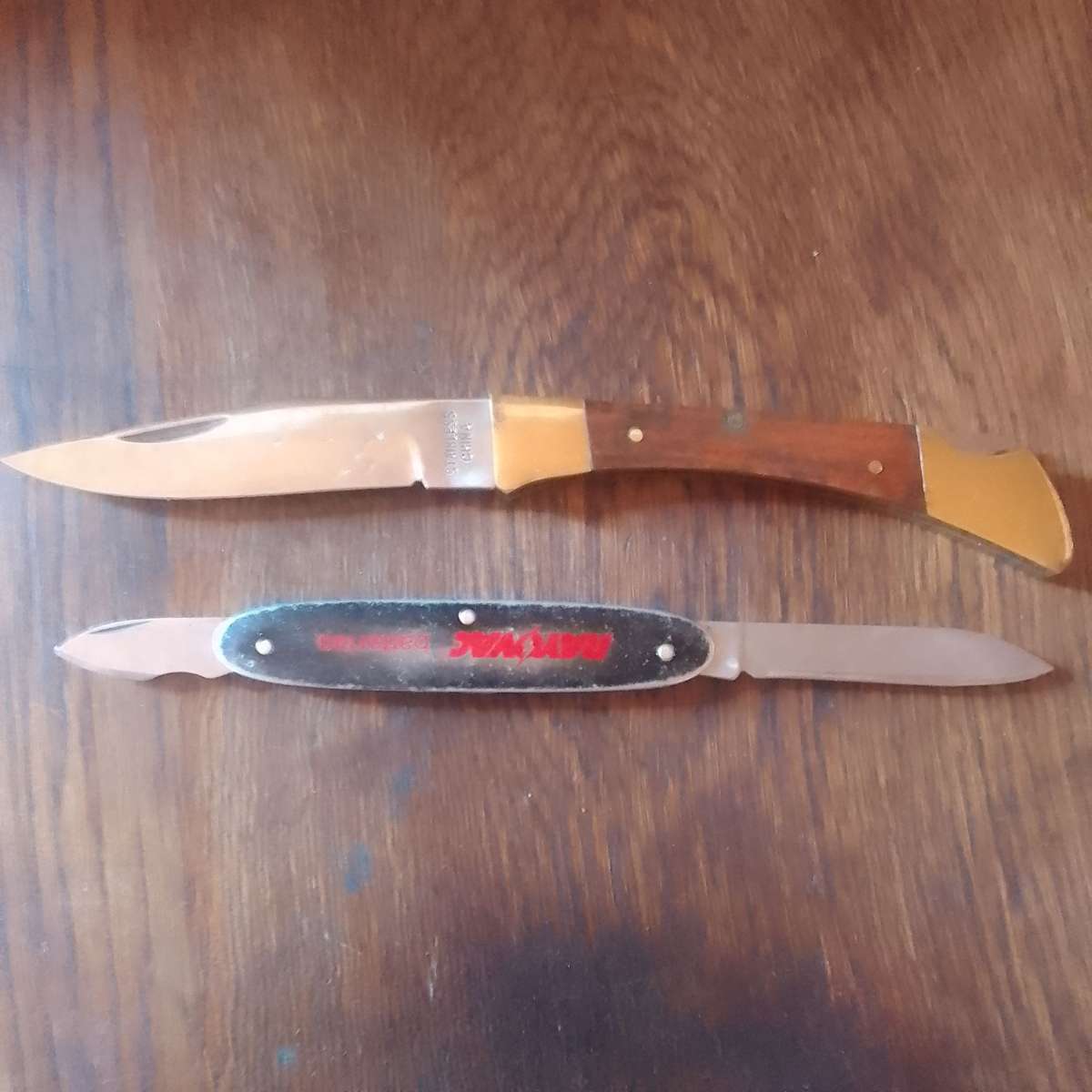 Pocket knives...1 x Victorinox.