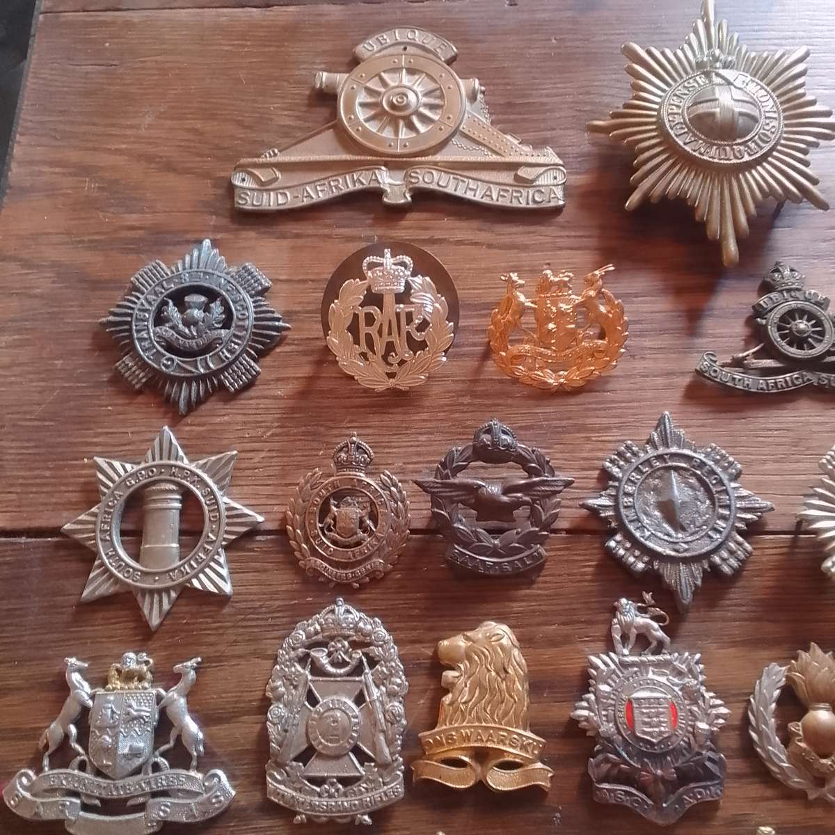 Army badges selling as a lot. No pins.