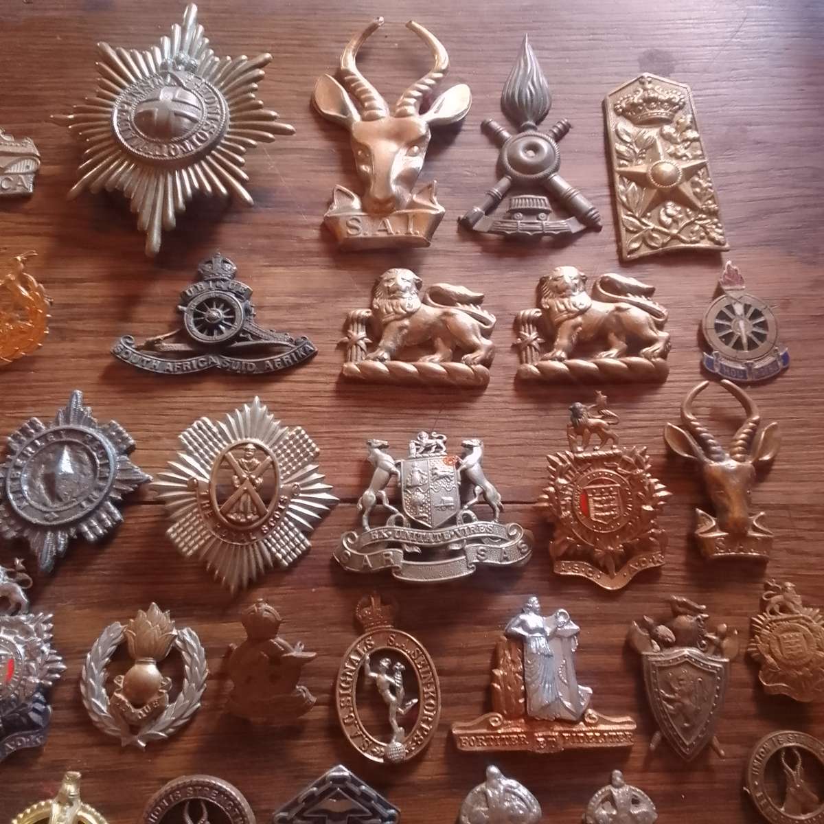 Army badges selling as a lot. No pins.