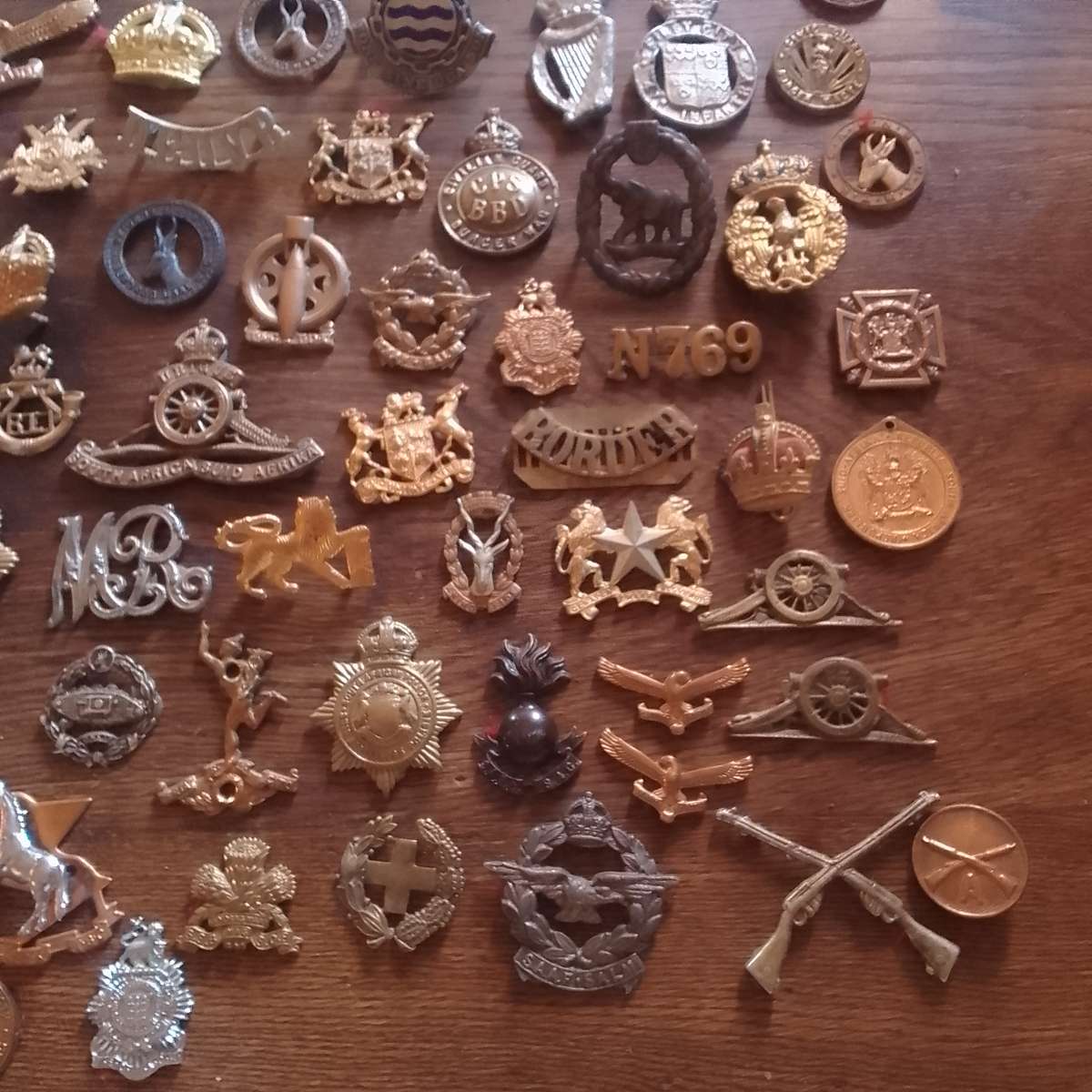 Army badges selling as a lot. No pins.