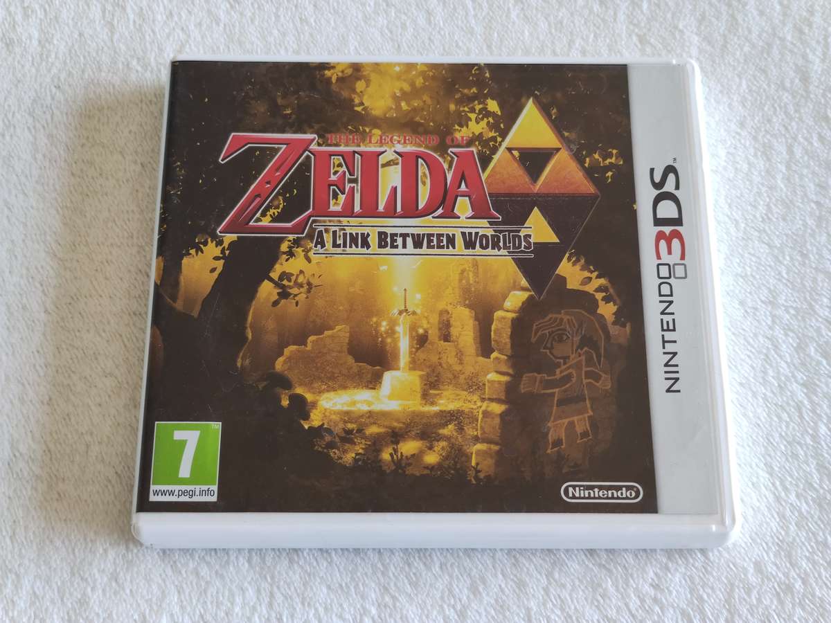 The Legend Of Zelda: A Link Between Worlds - Nintendo 3DS Game (EUR)