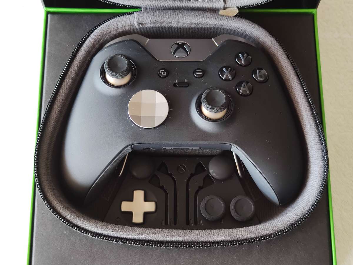 Xbox Elite Wireless Controller - Xbox One / Windows