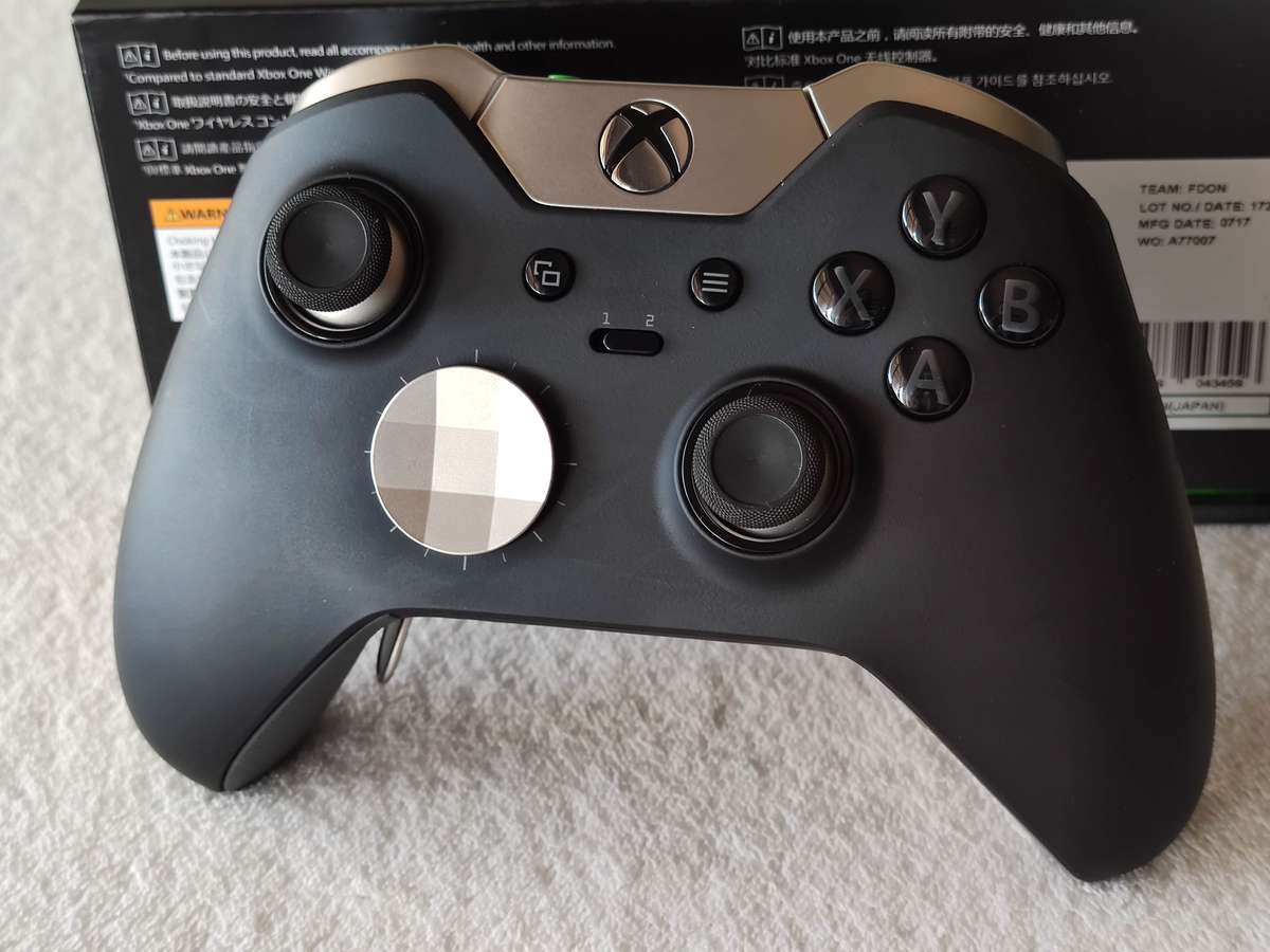 Xbox Elite Wireless Controller - Xbox One / Windows