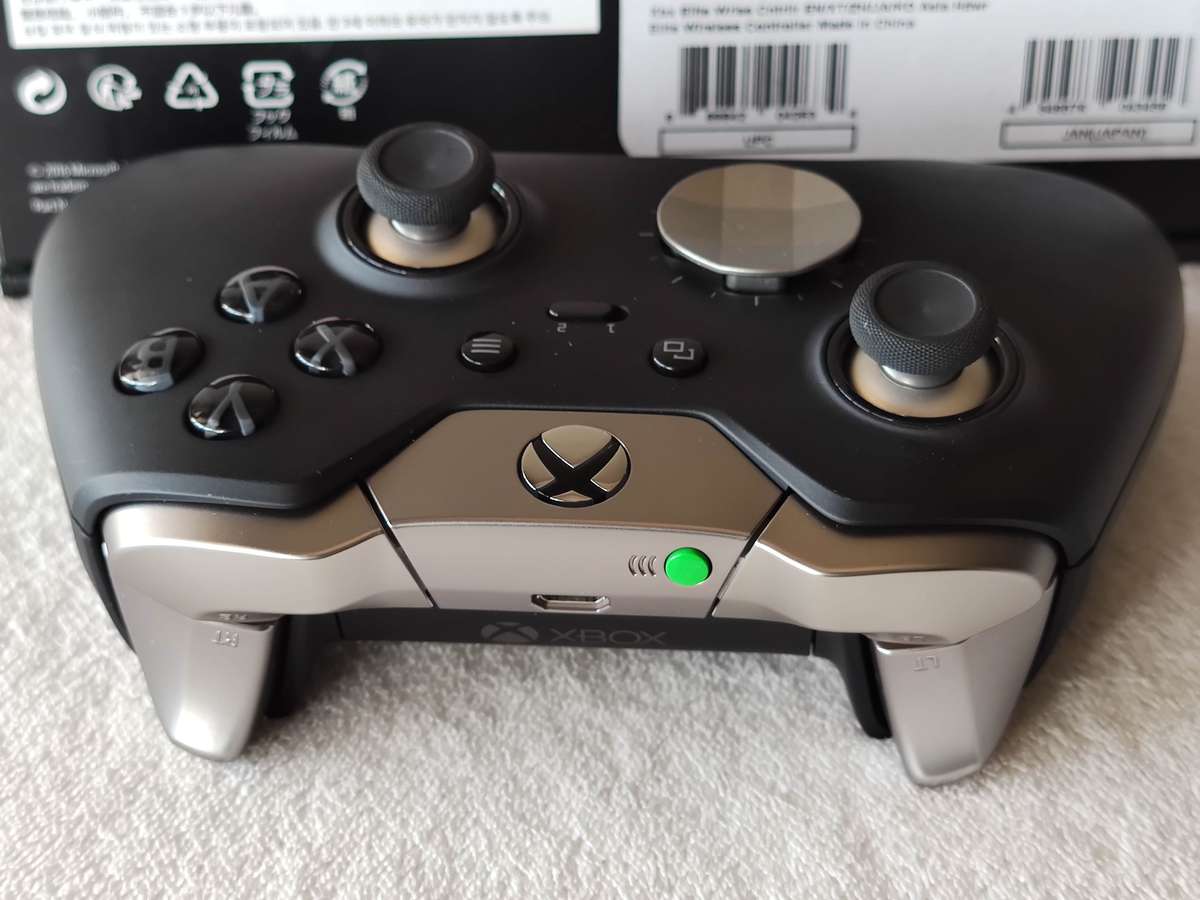 Xbox Elite Wireless Controller - Xbox One / Windows