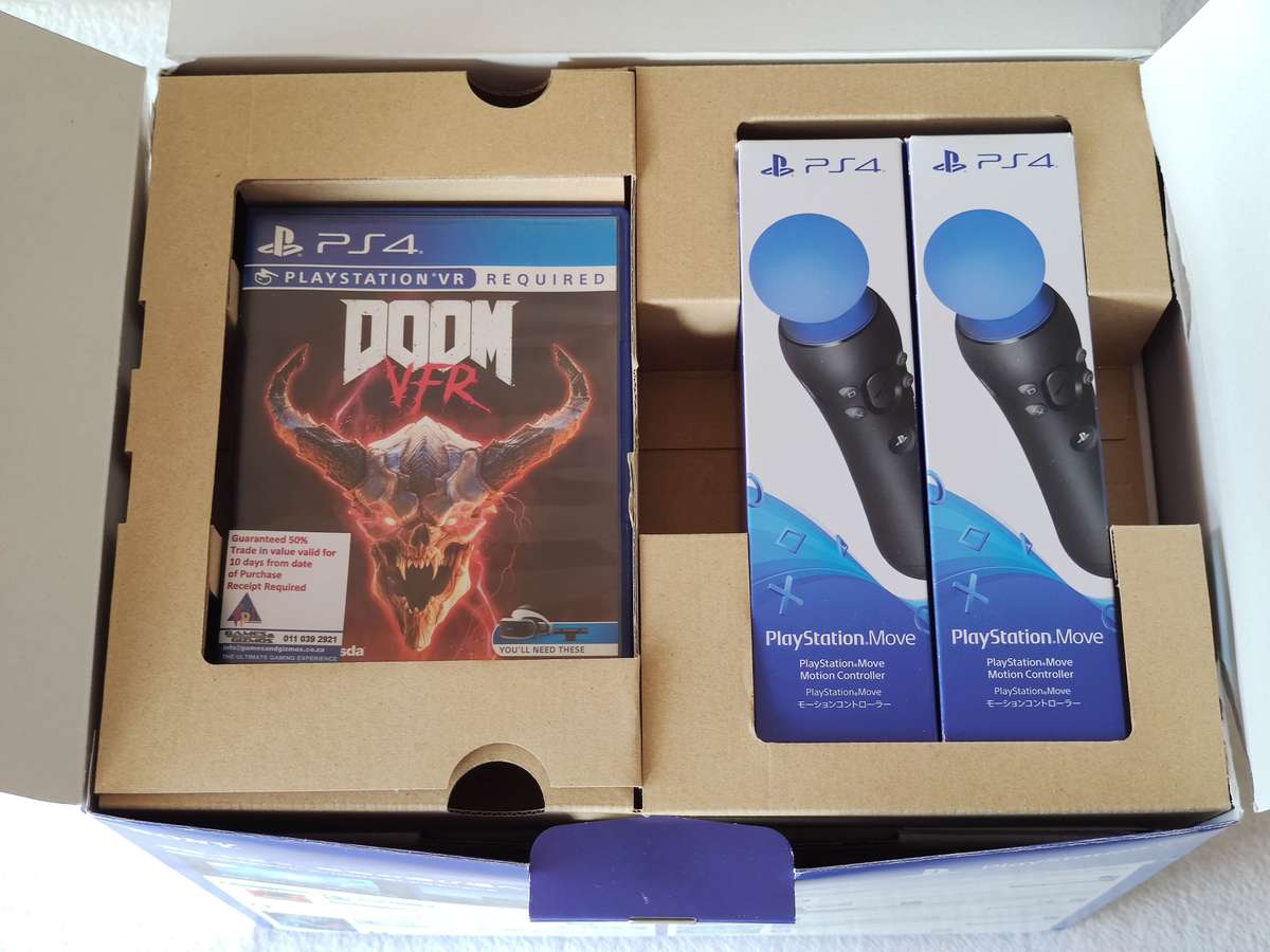 PSVR Headset + Playstation Move Controllers + 3 Games