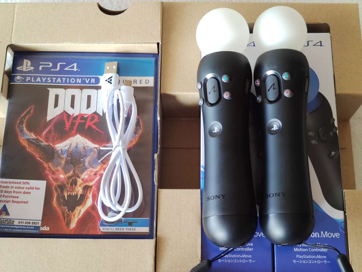 PSVR Headset + Playstation Move Controllers + 3 Games