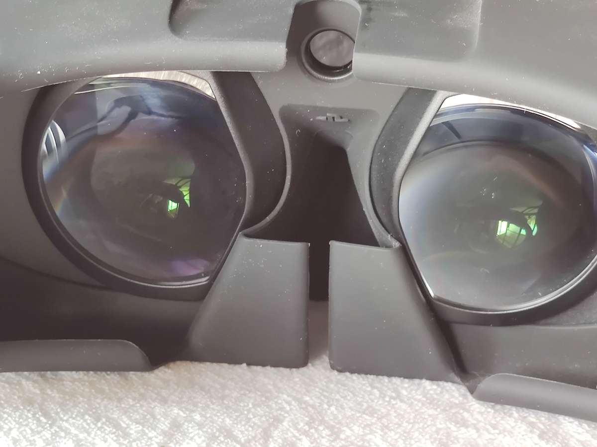 PSVR Headset + Playstation Move Controllers + 3 Games