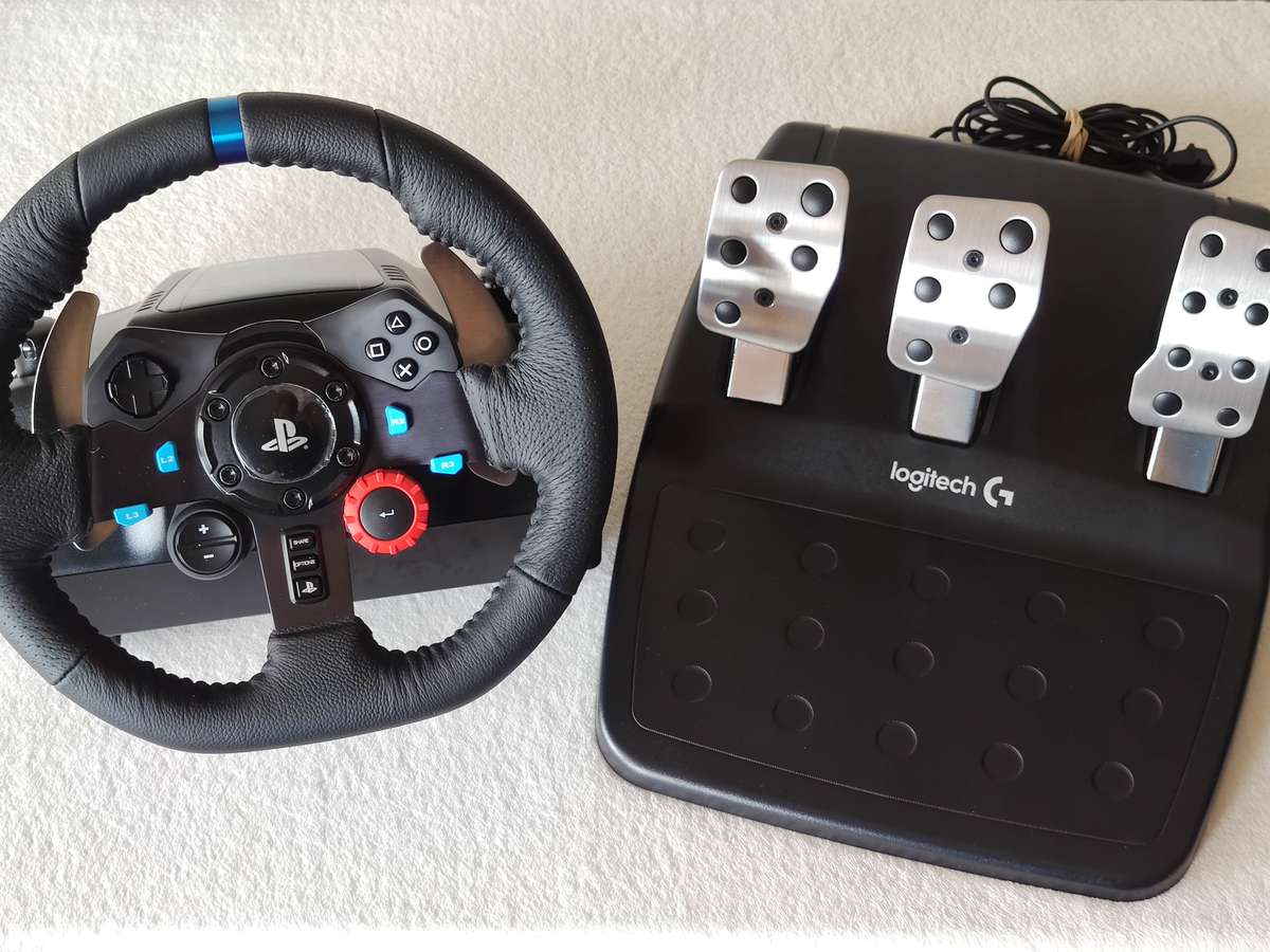 Logitech G29 Driving Force Racing Wheel (PS5, PS4, PS3)