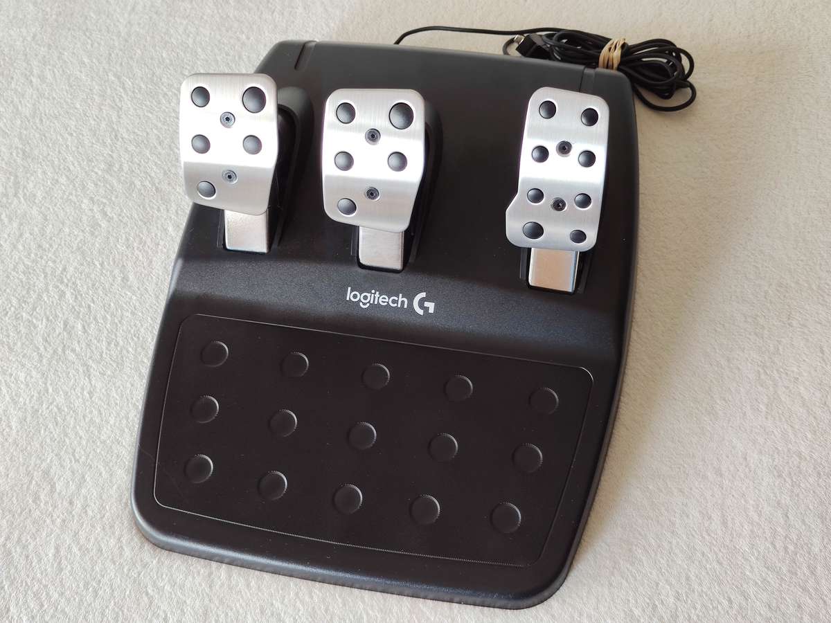 Logitech G29 Driving Force Racing Wheel (PS5, PS4, PS3)