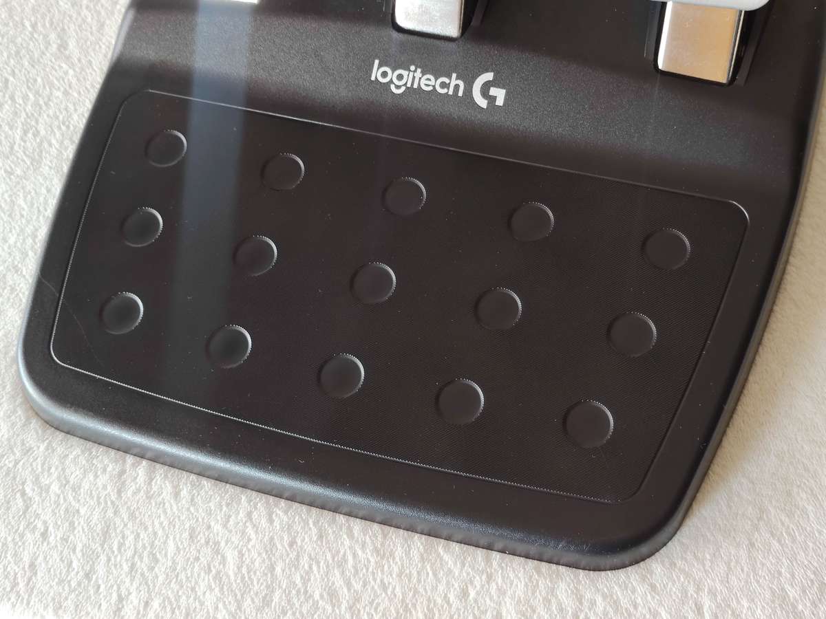 Logitech G29 Driving Force Racing Wheel (PS5, PS4, PS3)