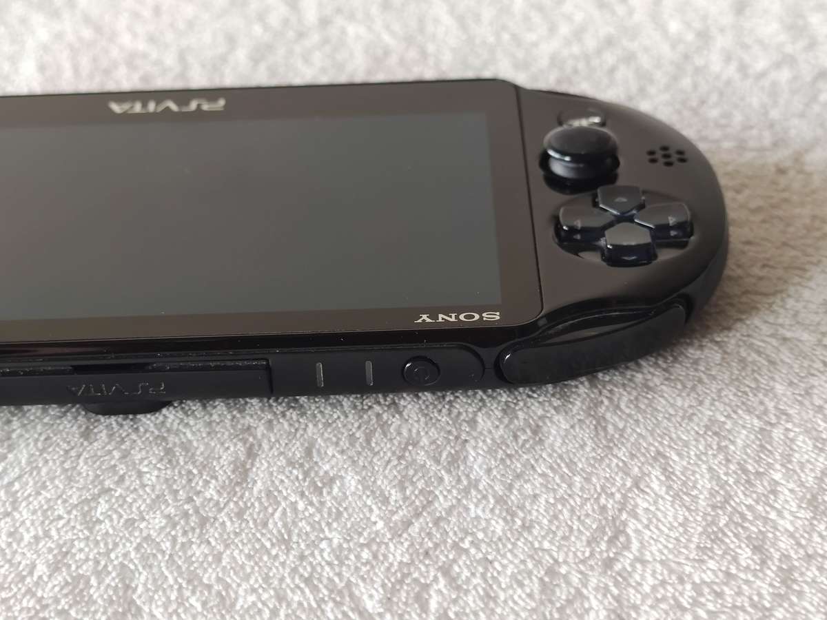 Playstation Vita Slim Console + 3 Games