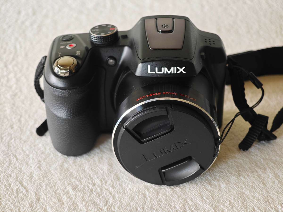 Panasonic Lumix DMC-LZ40 20MP / 42x Optical Zoom  - Connected Bridge Camera