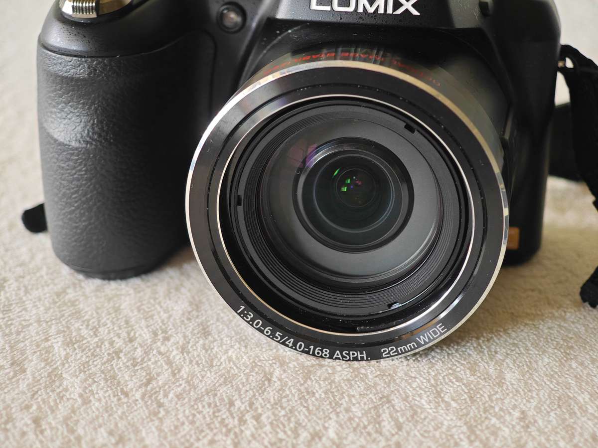 Panasonic Lumix DMC-LZ40 20MP / 42x Optical Zoom  - Connected Bridge Camera