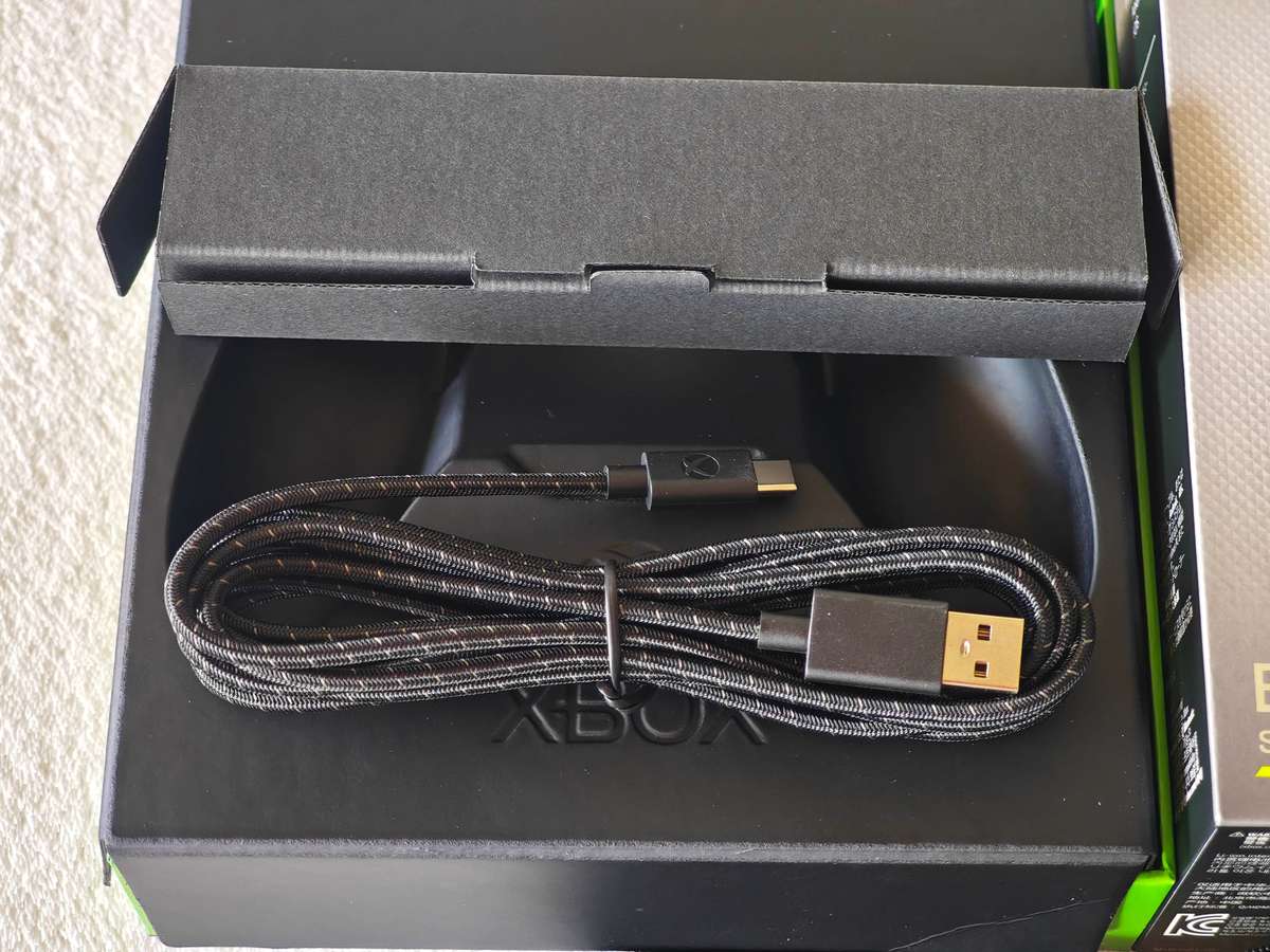 Xbox Elite Series 2 Core Wireless Controller - Xbox One / Windows